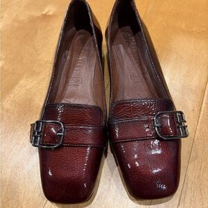 Hispanitas patent leather shoes burgundy small heel Spain 38 or 7